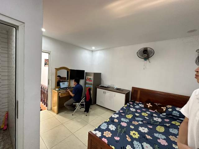 Võng Thị - Phòng 501, Tây Hồ - 2.700.000đ/tháng